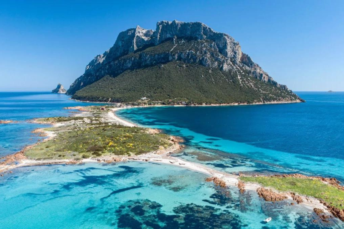 V4 - Côte d'Azur, Sardinia and Corsica Sailing Exploration - SantaMariaManuela