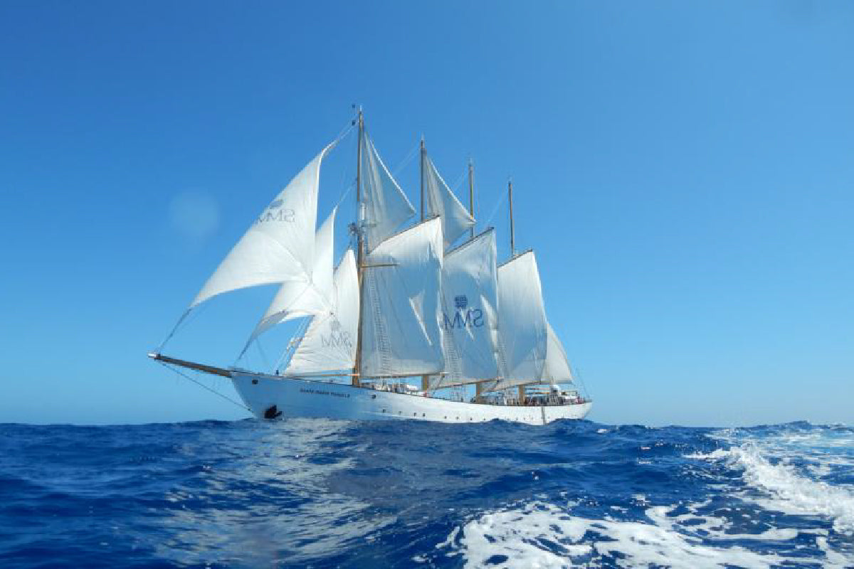17 - Autumn blue water sailing Lisbon to Funchal - SantaMariaManuela